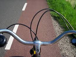 pista ciclabile e bicicletta